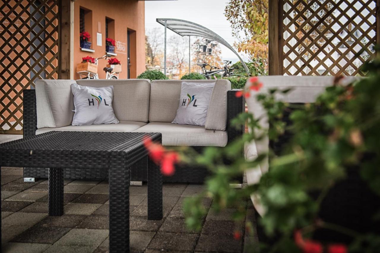 Hotel Residence Loren - Contact & Contactless Check-In Устер Экстерьер фото