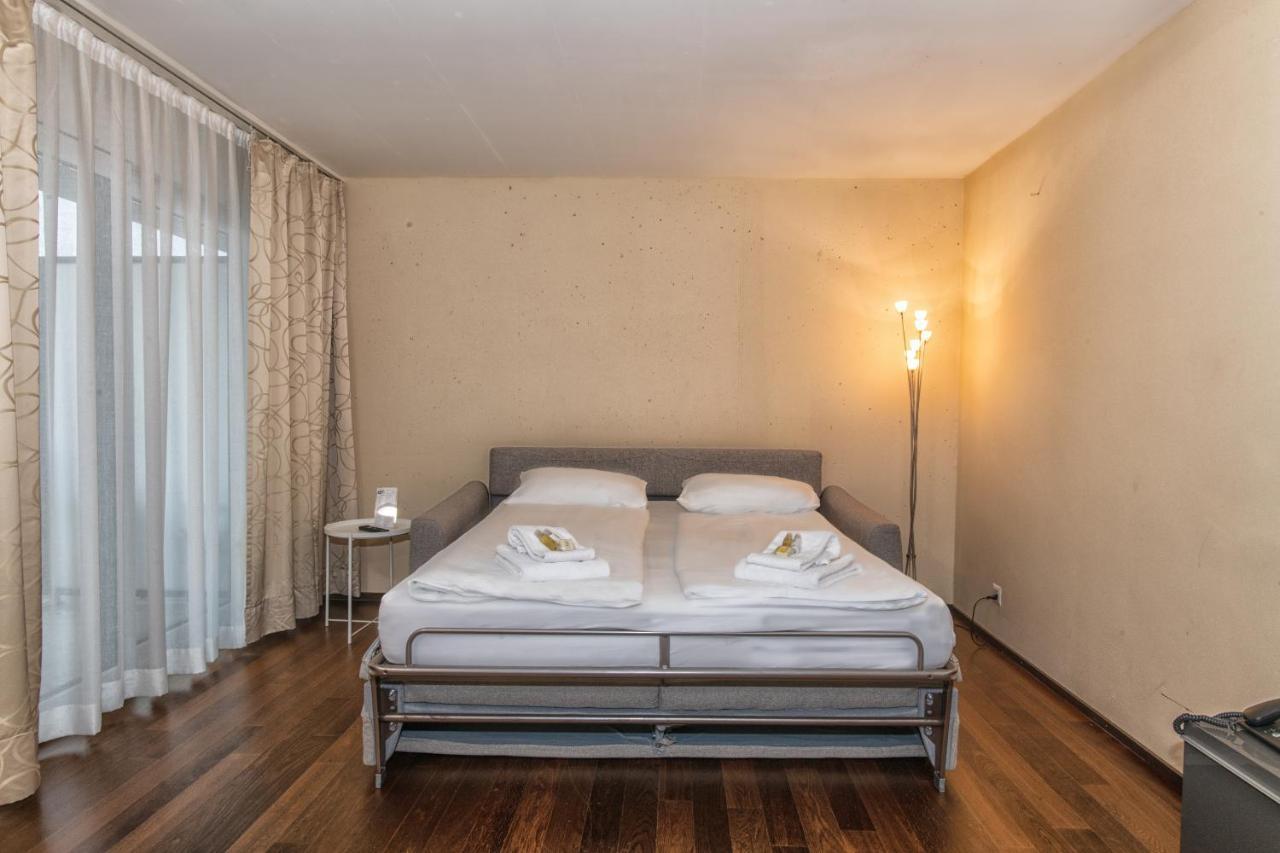 Hotel Residence Loren - Contact & Contactless Check-In Устер Экстерьер фото