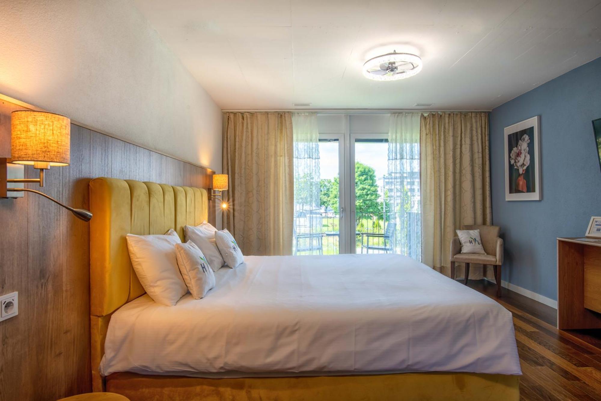 Hotel Residence Loren - Contact & Contactless Check-In Устер Экстерьер фото