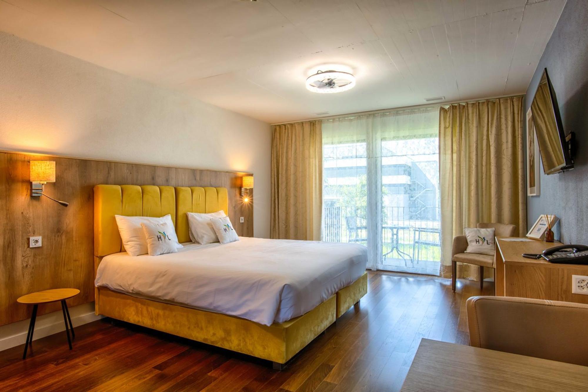 Hotel Residence Loren - Contact & Contactless Check-In Устер Экстерьер фото