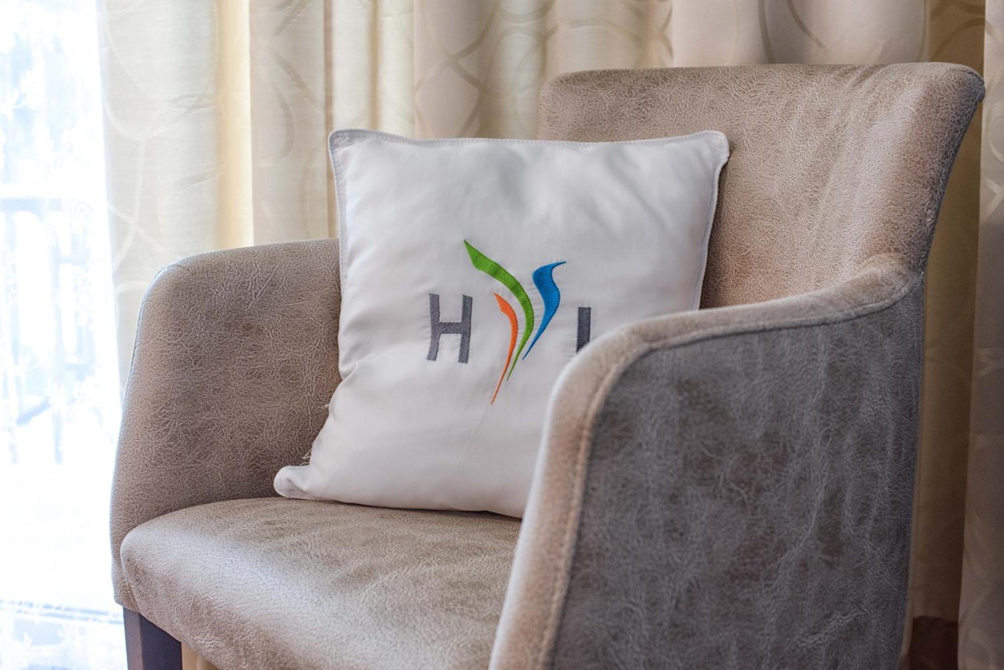 Hotel Residence Loren - Contact & Contactless Check-In Устер Экстерьер фото