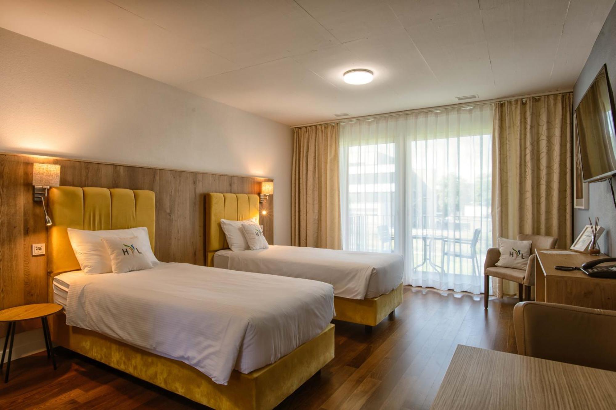 Hotel Residence Loren - Contact & Contactless Check-In Устер Экстерьер фото