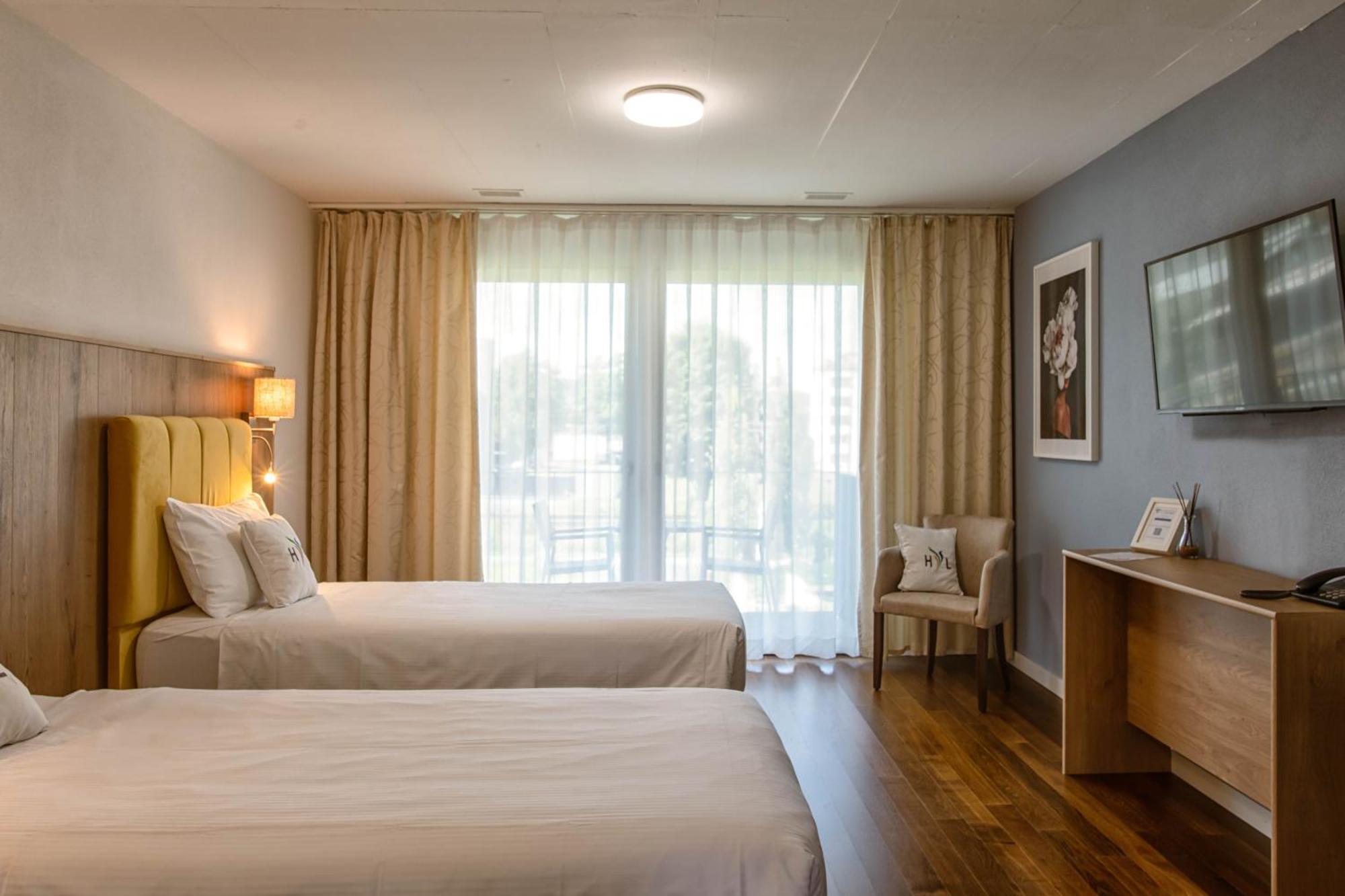 Hotel Residence Loren - Contact & Contactless Check-In Устер Экстерьер фото